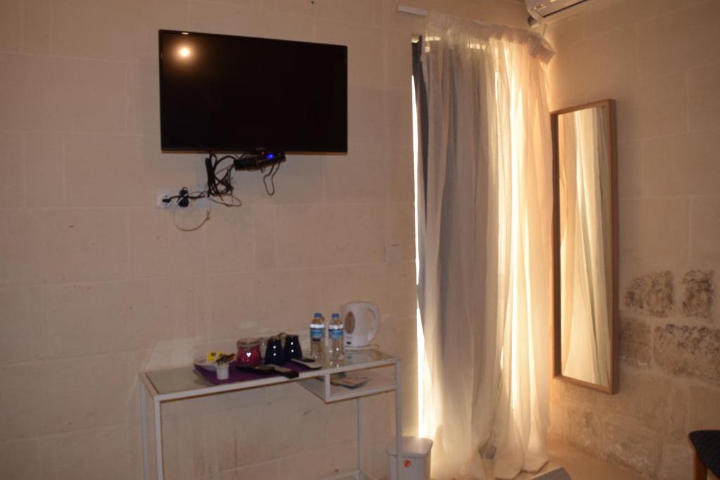 TV a/nebo společenská místnost v ubytování St George of Lydda B&B