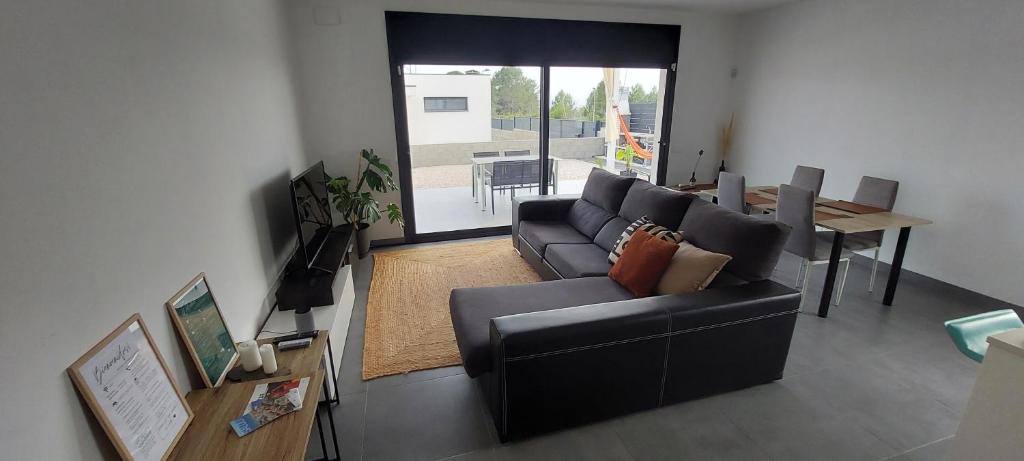 Fotografie z fotogalerie ubytování Chalet con piscina, terraza y barbacoa v destinaci Pallaresos