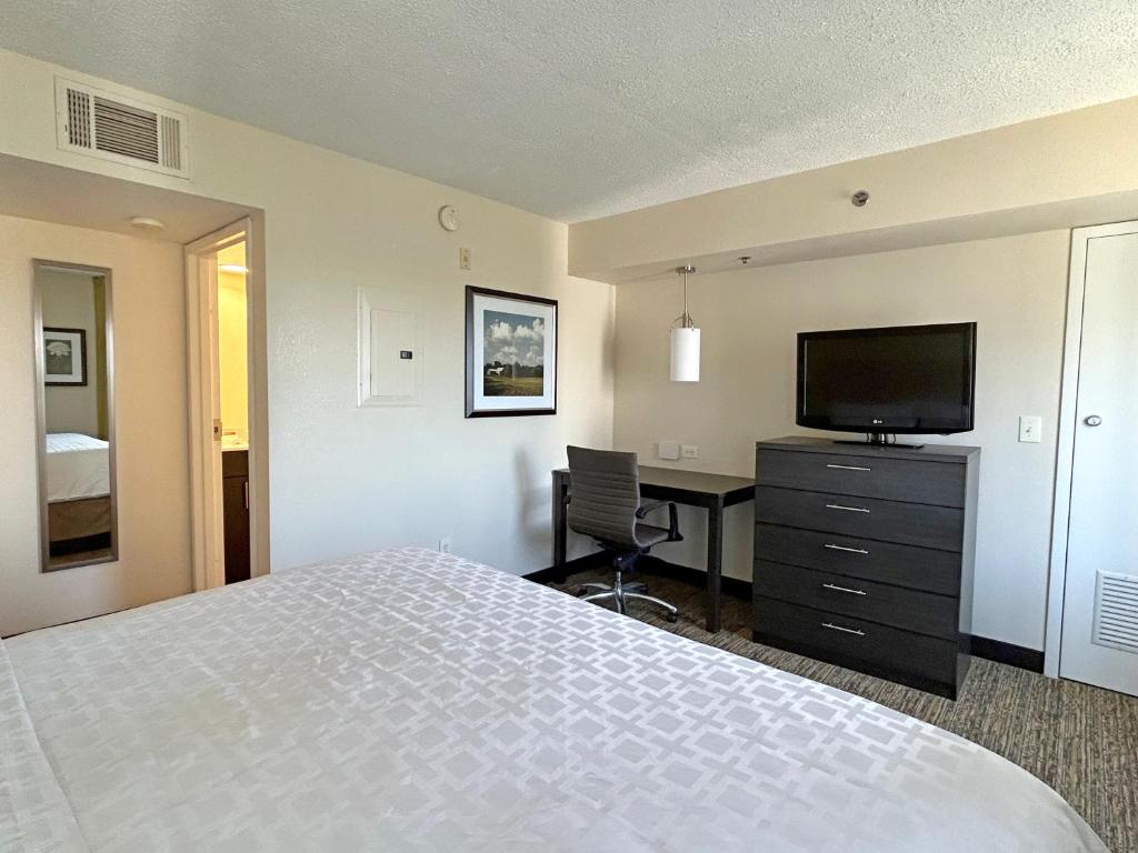 Candlewood Suites Indianapolis Downtown Medical District by IHG photo
