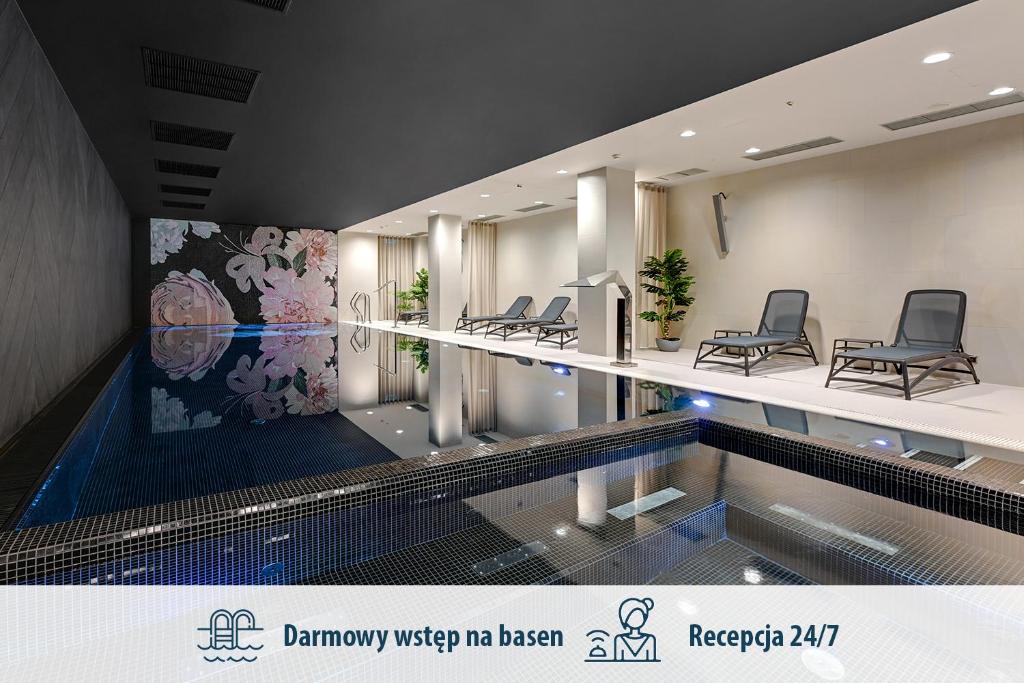 GRANO APARTMENTS Gdańsk Old Town SPA & Wellness tesisinde veya buraya yakın yüzme havuzu