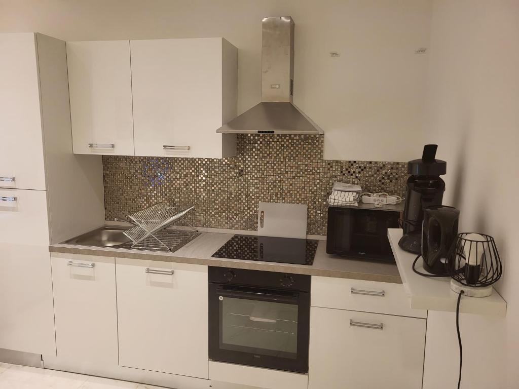 Kuchyň nebo kuchyňský kout v ubytování Duplex neuf 2 chambres HUY