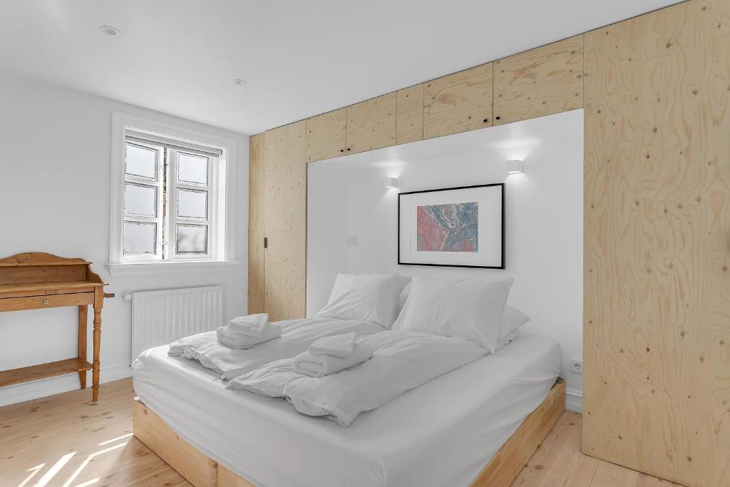 Postel nebo postele na pokoji v ubytování Cozy Downtown Apartment
