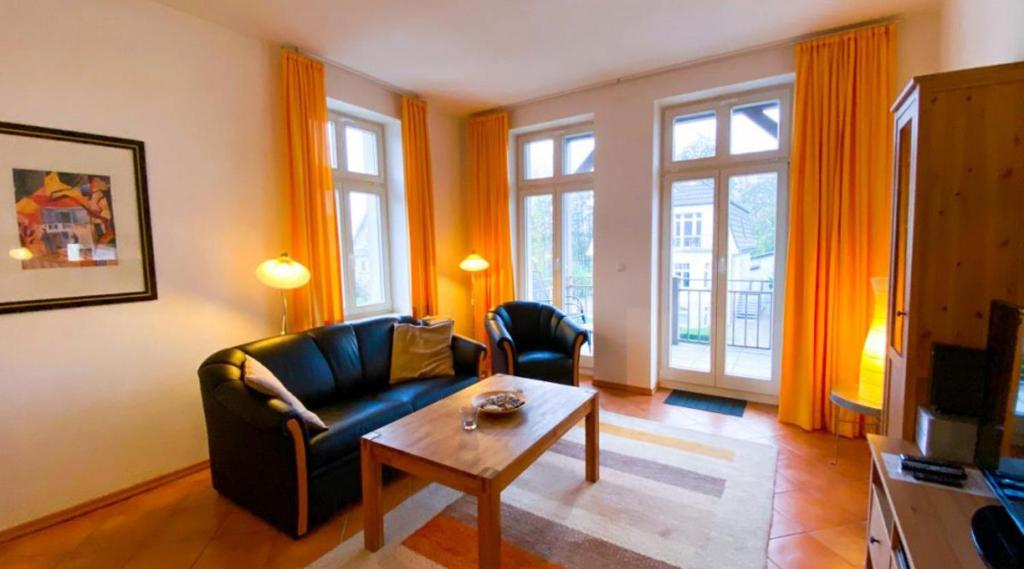 a living room with a couch and a coffee table at Lichtdurchflutete Fewo mit 2 Balkonen, strandnah, mit Parkplatz in Kühlungsborn