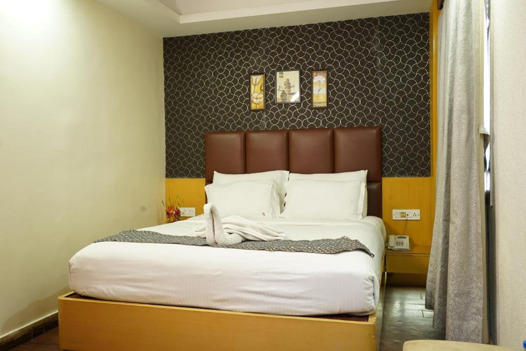 Postel nebo postele na pokoji v ubytování Hotel Emirates