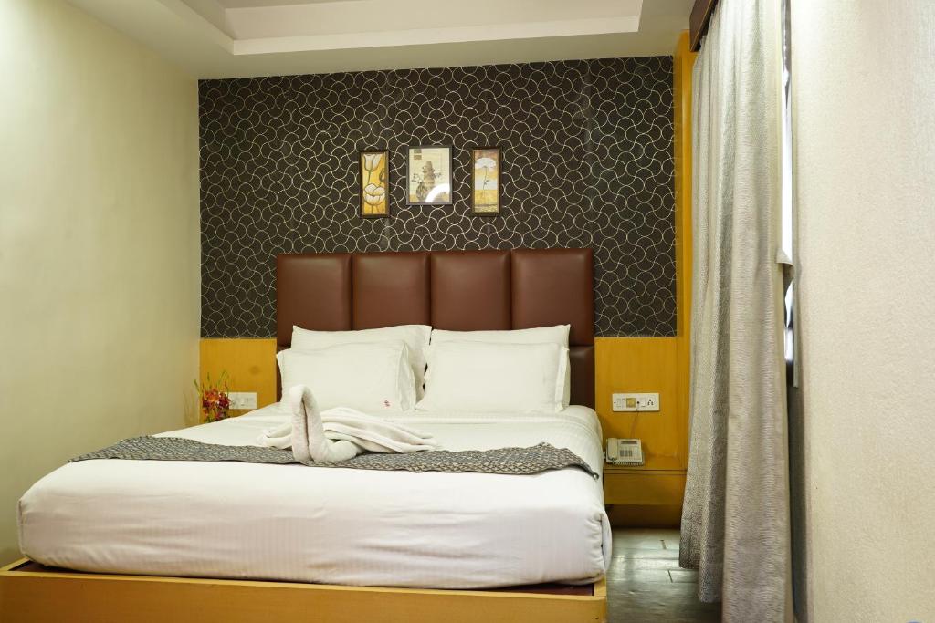Postel nebo postele na pokoji v ubytování Hotel Emirates