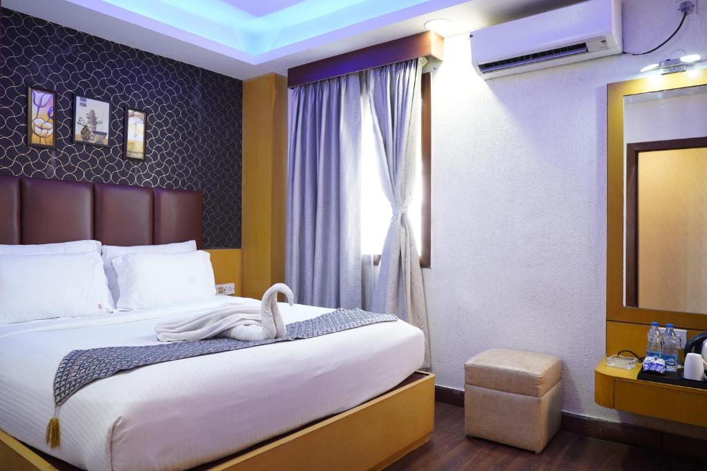 Postel nebo postele na pokoji v ubytování Hotel Emirates