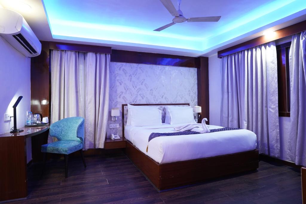Postel nebo postele na pokoji v ubytování Hotel Emirates