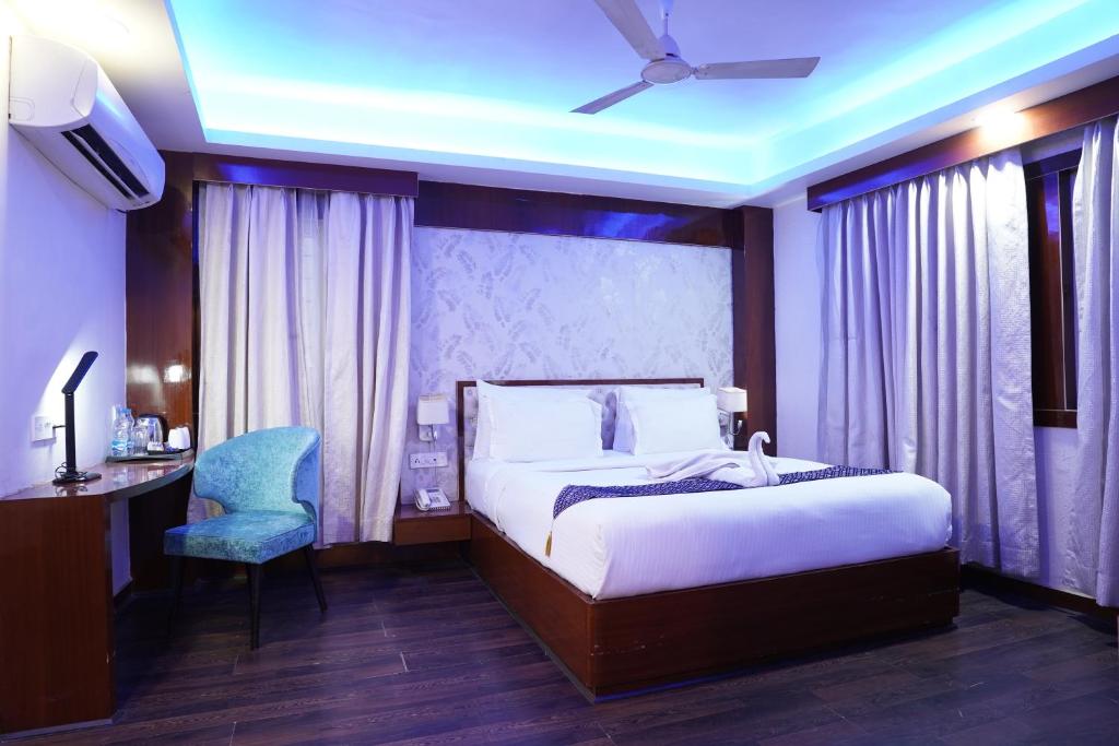 Postel nebo postele na pokoji v ubytování Hotel Emirates
