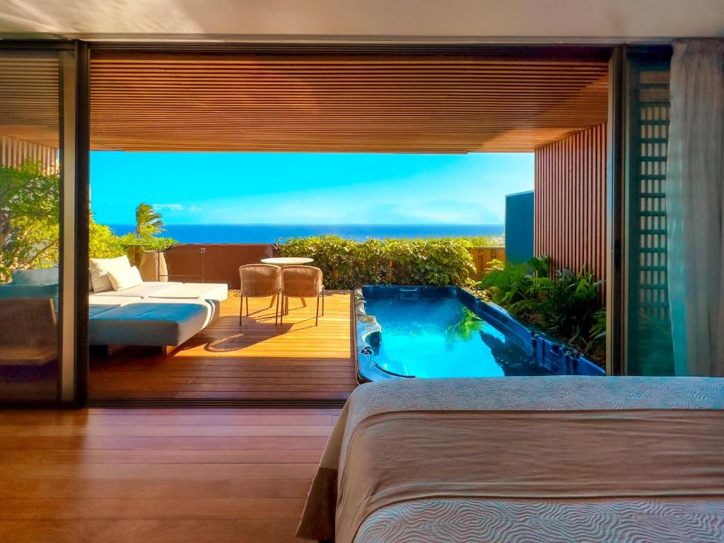 Blue Margouillat Seaview Hotel-RELAIS & CHATEAUXの敷地内または近くにあるプール