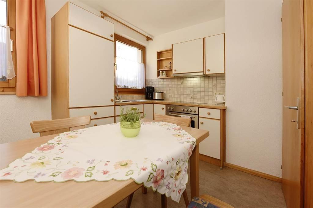 Een keuken of kitchenette bij Ferienwohnung Bitschnau Ulrike