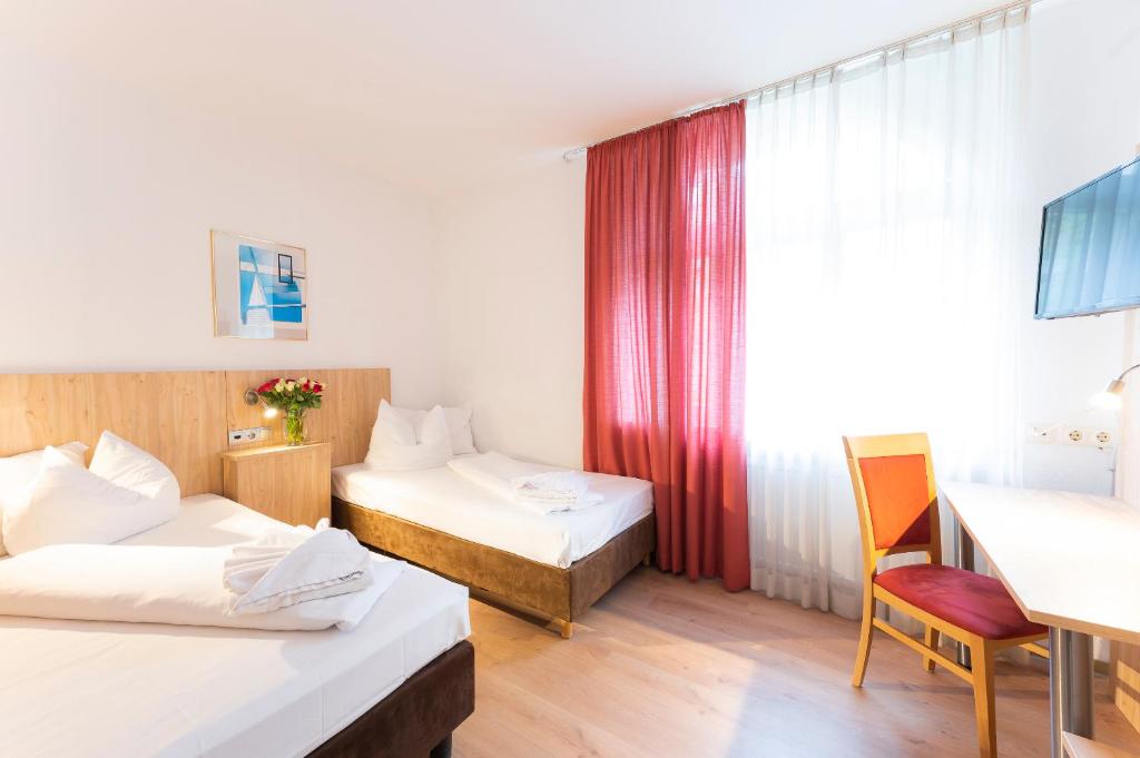 Hotel Astoria am Urachplatz - Resim 8