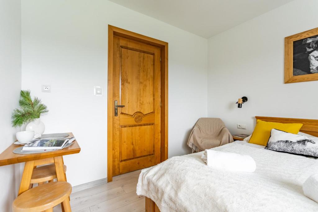 Noclegi SIUSTER z widokiem na góry - świetna lokalizacja, blisko Term Bukovina - w wakacje śniadania serwowane są w obiekcie 120m dalej - Double Room With Mountain View