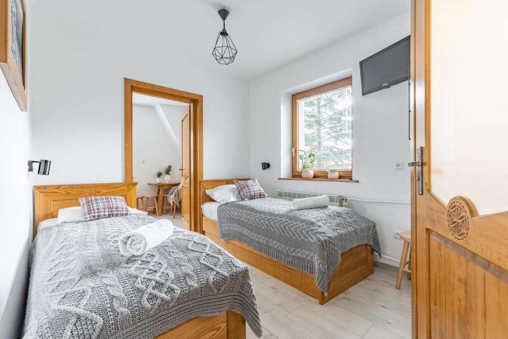 Noclegi SIUSTER z widokiem na góry - świetna lokalizacja, blisko Term Bukovina - w wakacje śniadania serwowane są w obiekcie 120m dalej - Studio