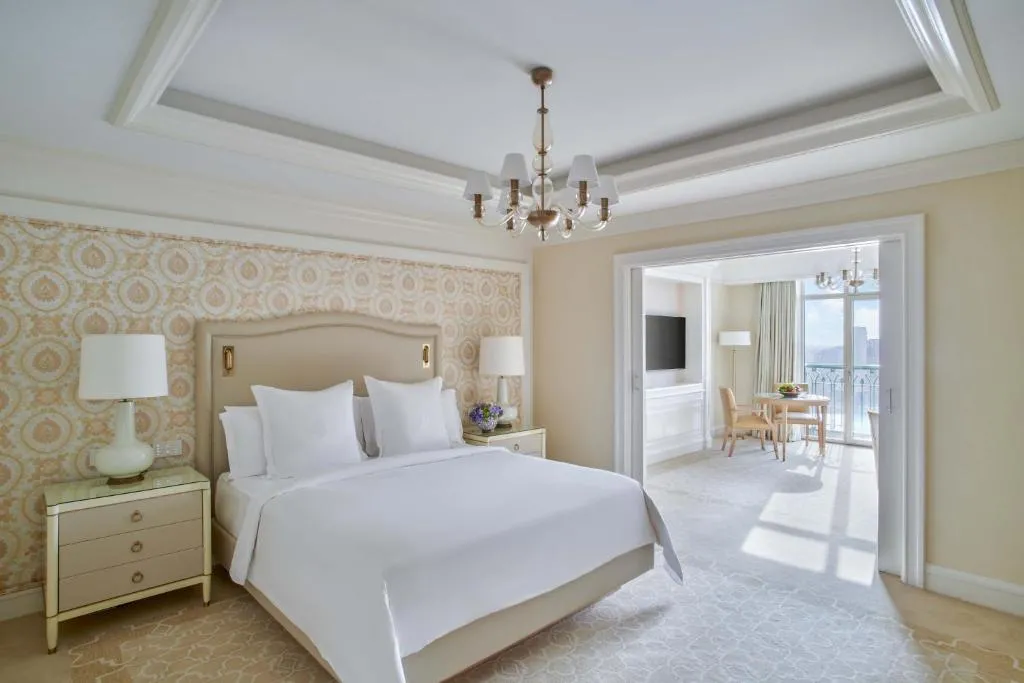 Premium Corniche Suite