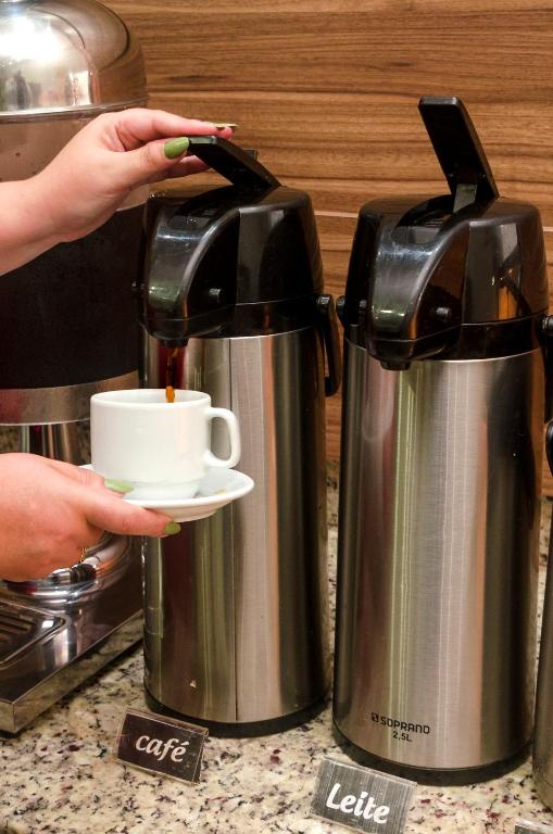Příslušenství pro přípravu čaje a kávy v ubytování HN-Hotel Natal Penha