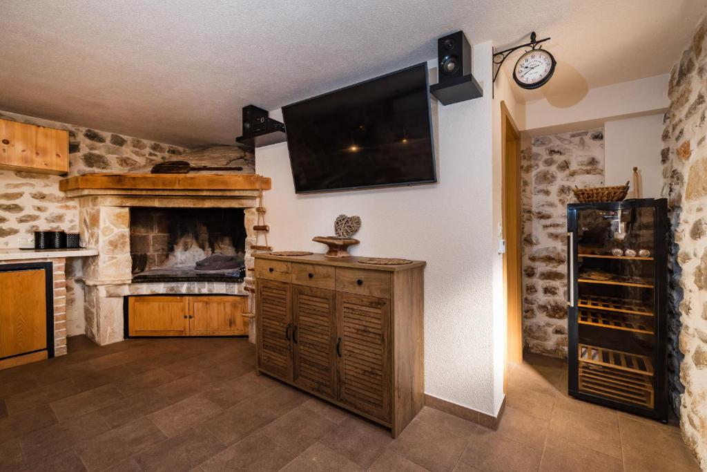 Kuchyňa alebo kuchynka v ubytovaní Stone villa Miandri