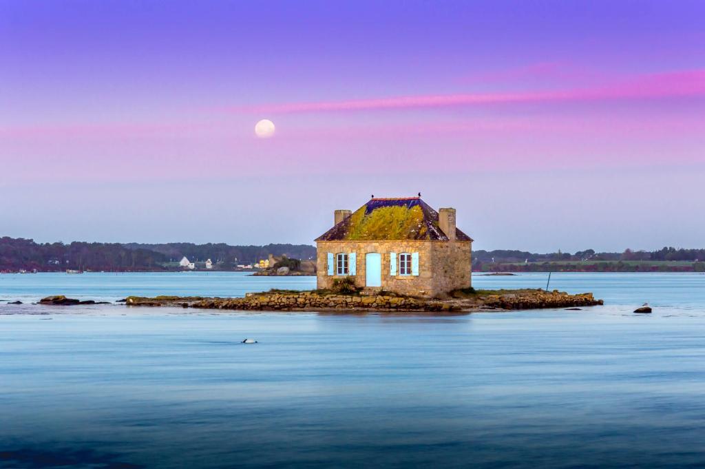 an island with a house in the middle of the water at 30 m des Plages - Port du Magouër - 6 invités in Plouhinec