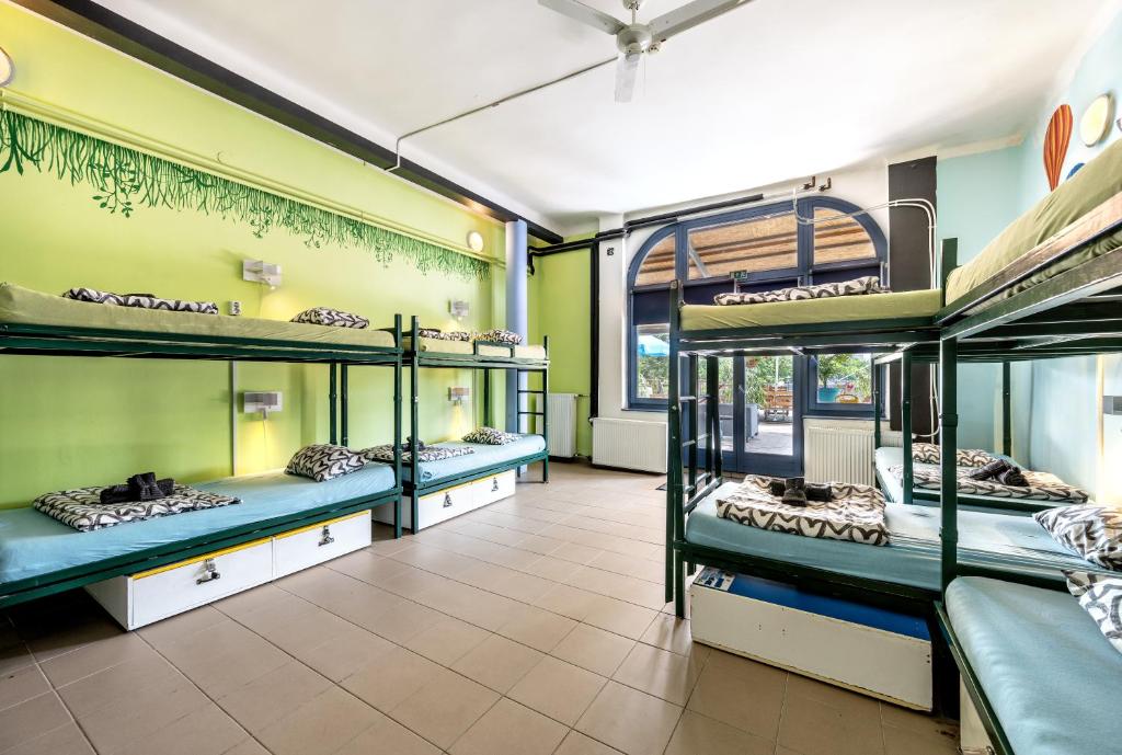 Posteľ alebo postele v izbe v ubytovaní Island Hostel Budapest