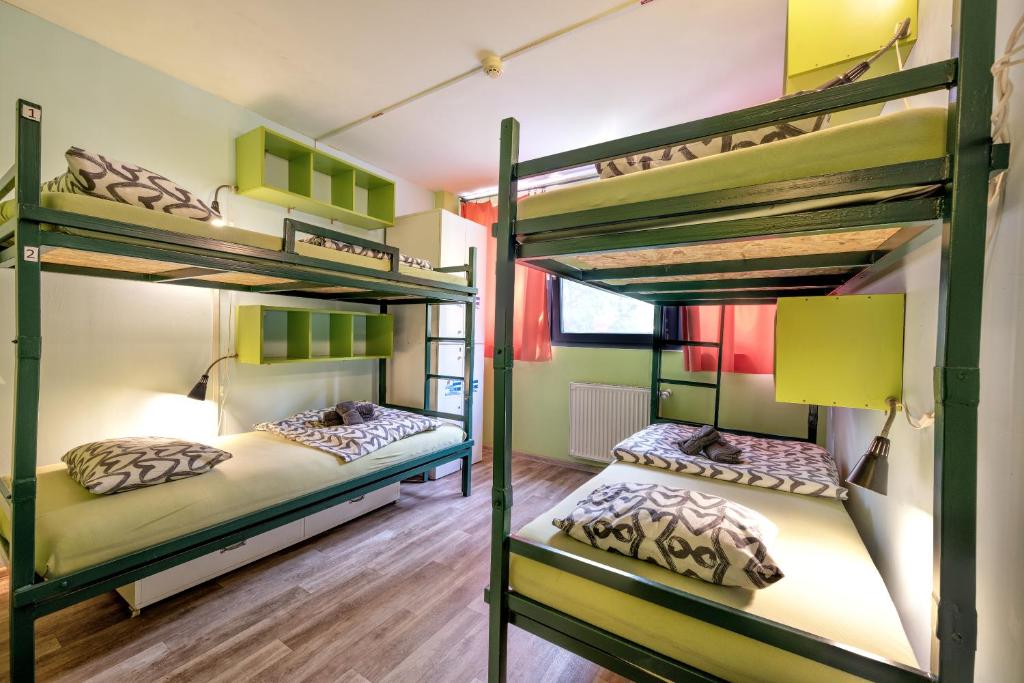 Posteľ alebo postele v izbe v ubytovaní Island Hostel Budapest