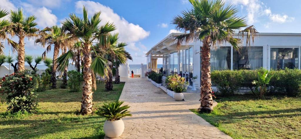 A garden outside Hotel Corona Beach Peschici