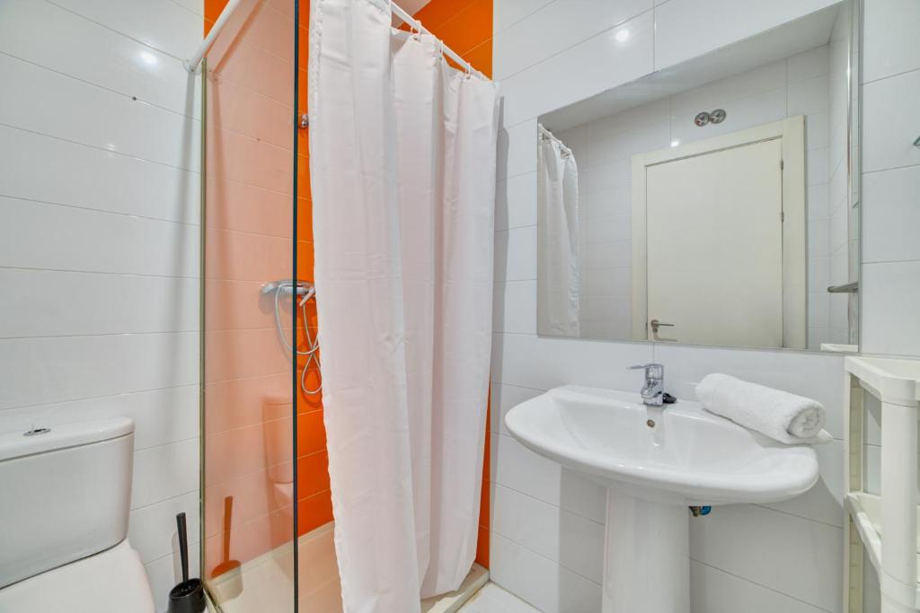 Koupelna v ubytování Apartamentos Rioja Confort by Clabao