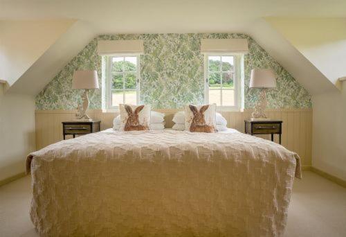 Ένα ή περισσότερα κρεβάτια σε δωμάτιο στο Brook Cottage