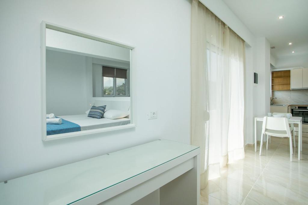 Kuchnia lub aneks kuchenny w obiekcie VOULA APARTMENTS