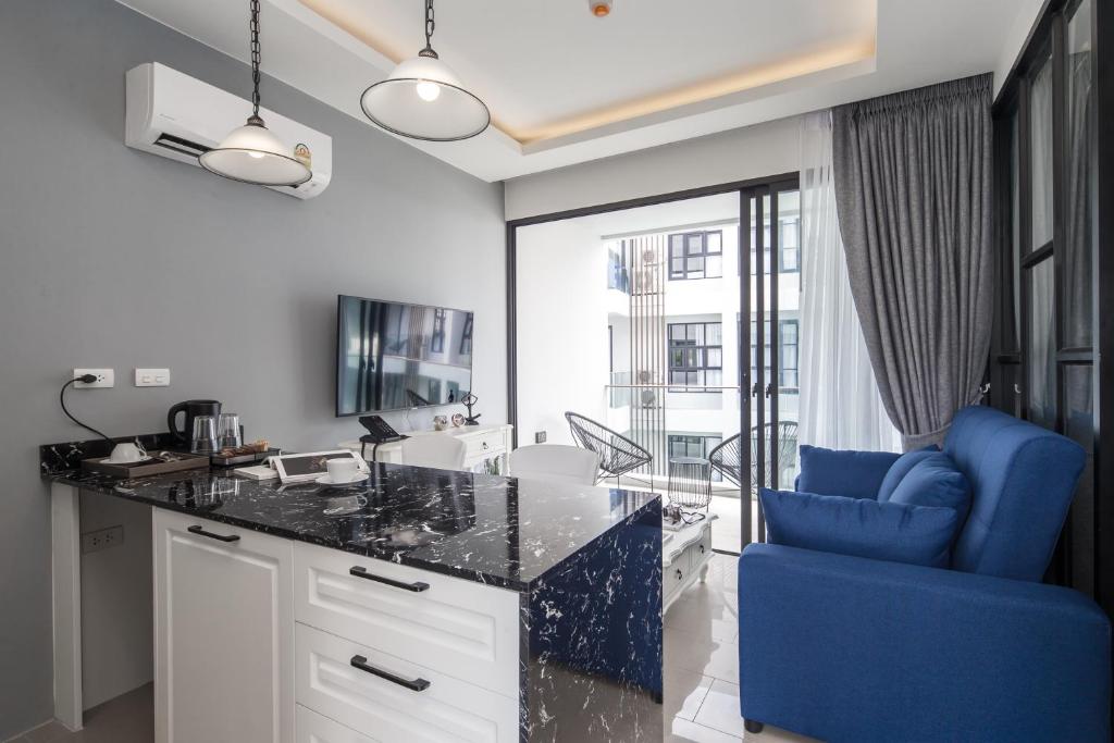 Kuchyň nebo kuchyňský kout v ubytování Palmyrah Surin Beach Residence