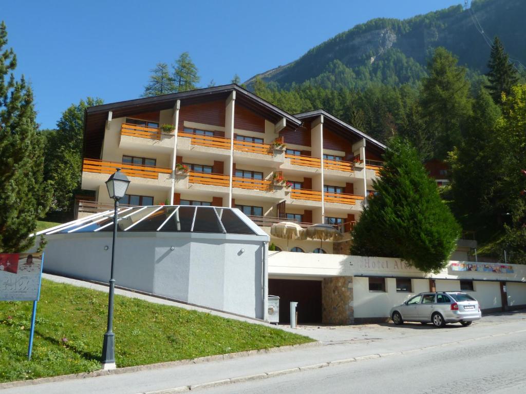 Nespecifikovaný výhled na hory nebo výhled na hory při pohledu z hotelu