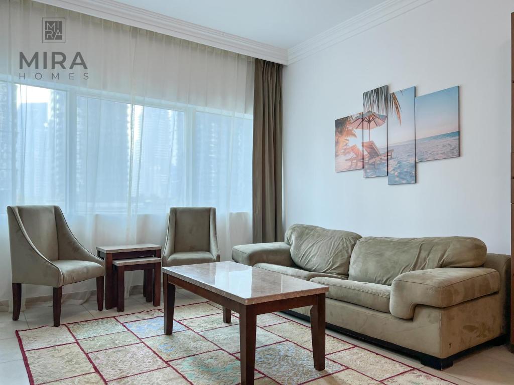 Posezení v ubytování Mira Holiday homes - Cozy 1 bedroom in Dubai Marina