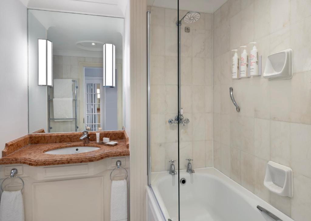 Delta Hotels by Marriott Birmingham - Superior King Room