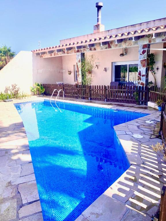 Bazén v ubytování Can Pantoni piscina privada nebo v jeho okolí