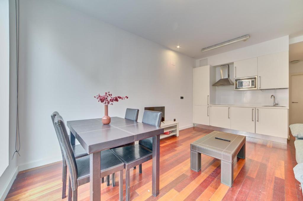 Kuchyň nebo kuchyňský kout v ubytování Apartamentos Rioja Confort by Clabao