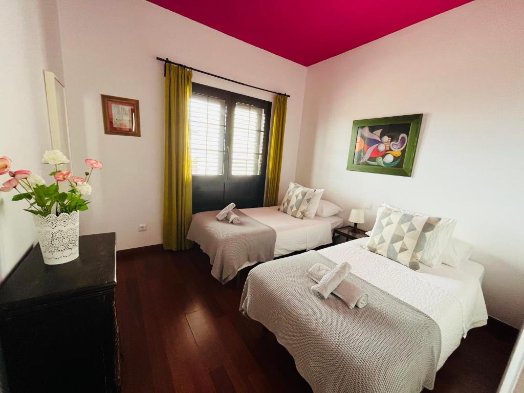 A bed or beds in a room at Casa Lola