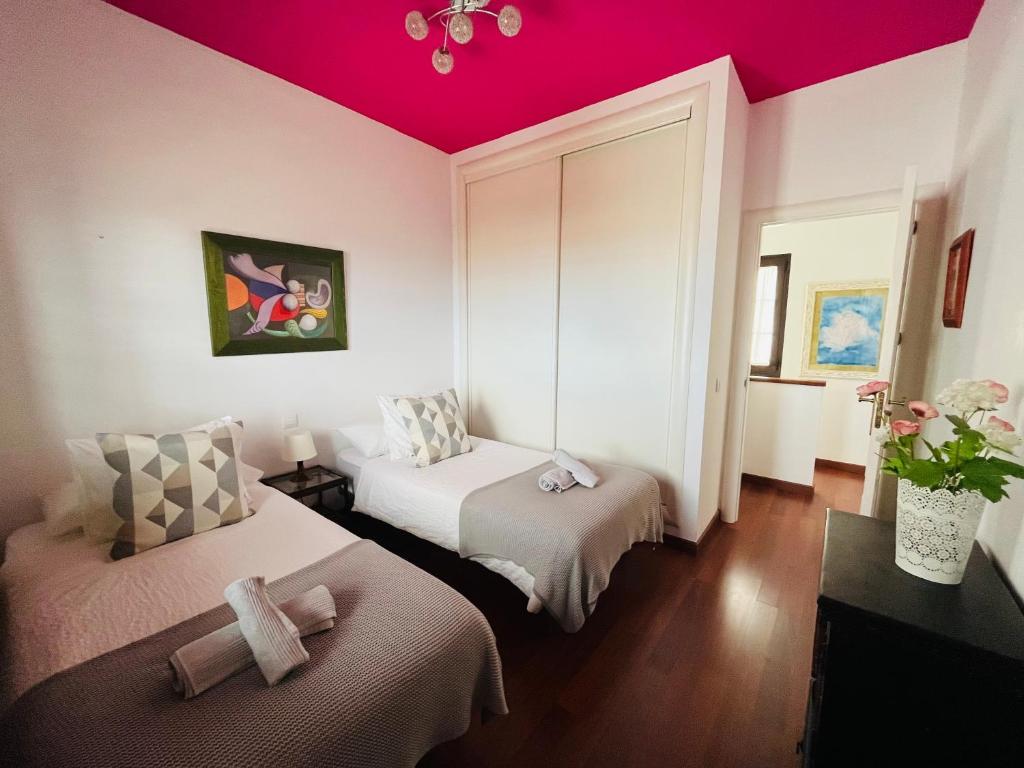 A bed or beds in a room at Casa Lola