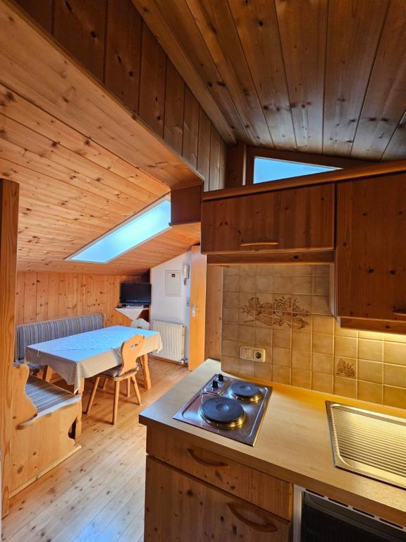 Kuchyň nebo kuchyňský kout v ubytování Ferienwohnungen Haus Schett