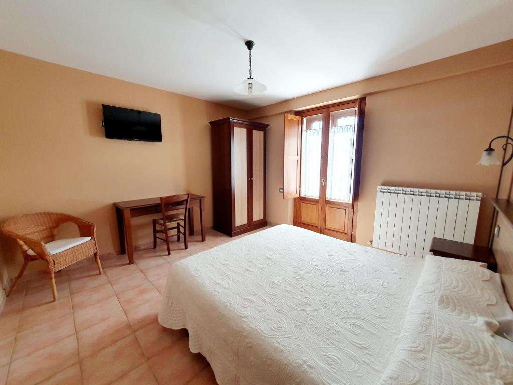 Postel nebo postele na pokoji v ubytování Albergo del Sangro