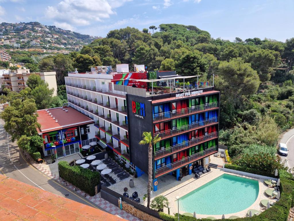 an aerial view of a hotel with a swimming pool at BPM Lloret Hotel in Lloret de Mar