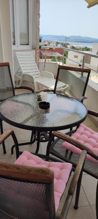 Balkón alebo terasa v ubytovaní Apartments Burazer