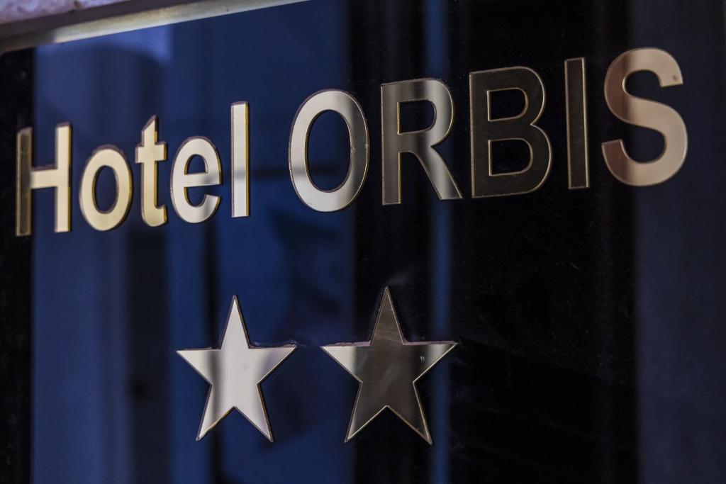 Un letrero de Hollywood con estrellas. en Hotel Orbis en Roma