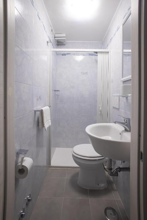 Koupelna v ubytování Hotel Orbis