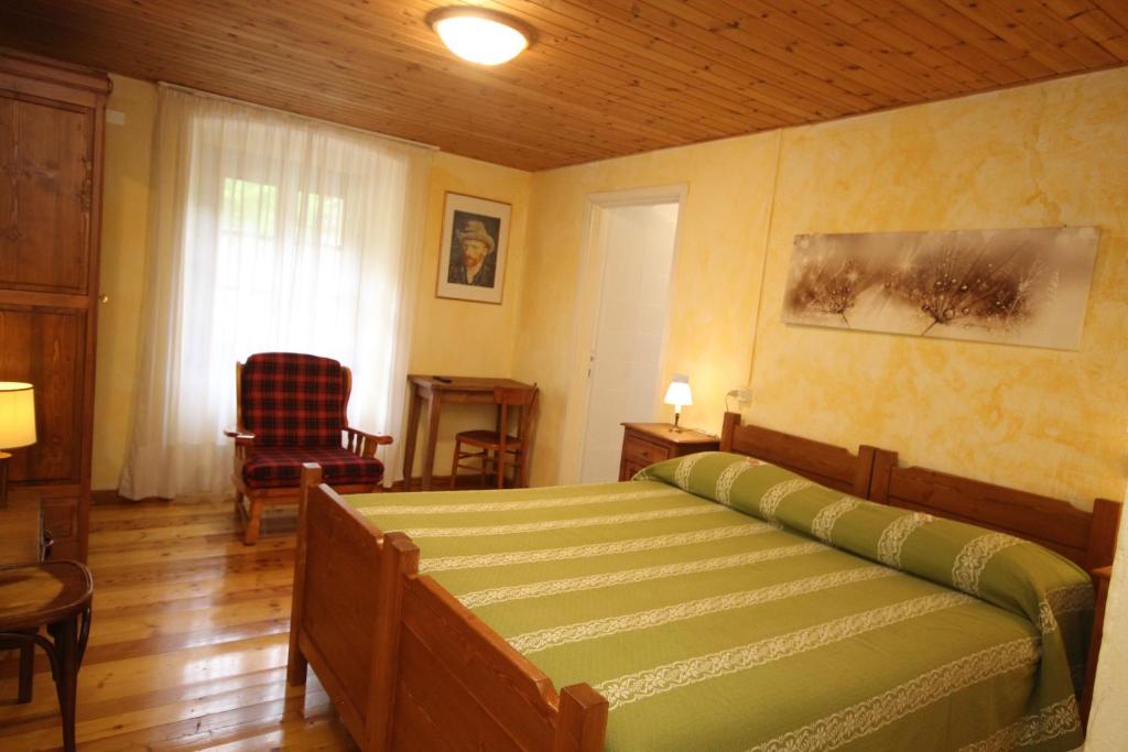 Postel nebo postele na pokoji v ubytování Hotel Col Du Mont