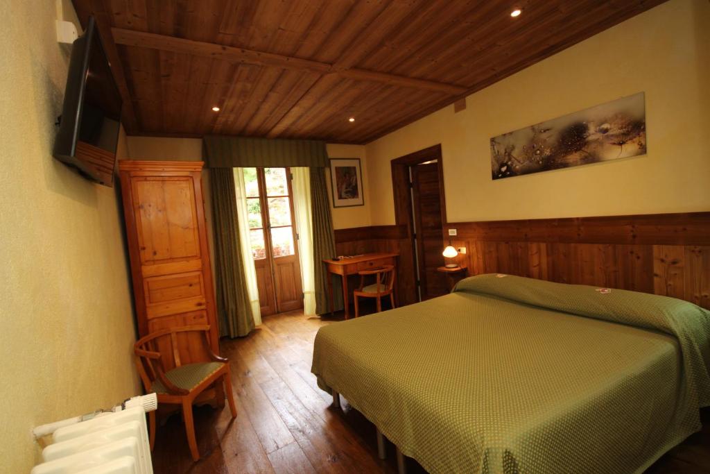 Postel nebo postele na pokoji v ubytování Hotel Col Du Mont