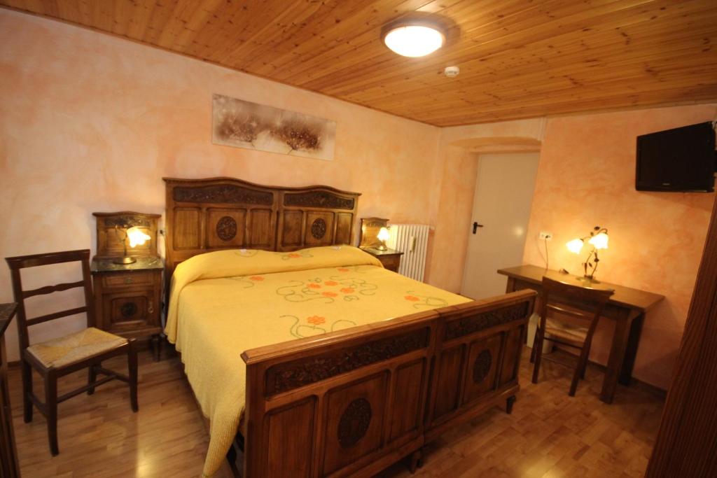 Postel nebo postele na pokoji v ubytování Hotel Col Du Mont