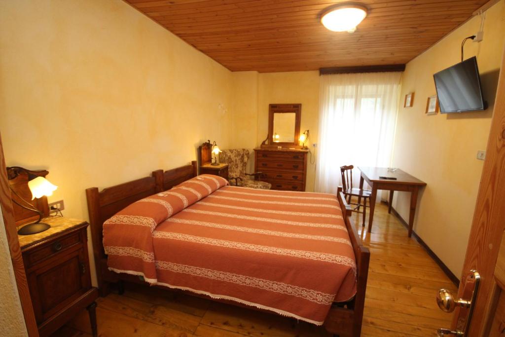 Postel nebo postele na pokoji v ubytování Hotel Col Du Mont