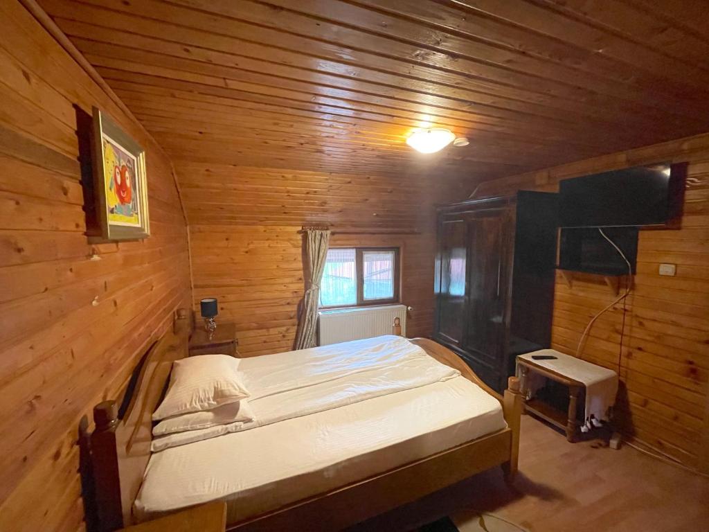 Pensiunea Liliana - Double Room With Private Bathroom