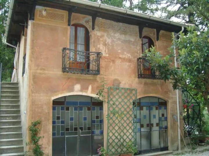 Muka bangunan atau pintu masuk Monolocale in villino liberty