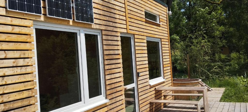 Vrt ispred objekta Glamping sever