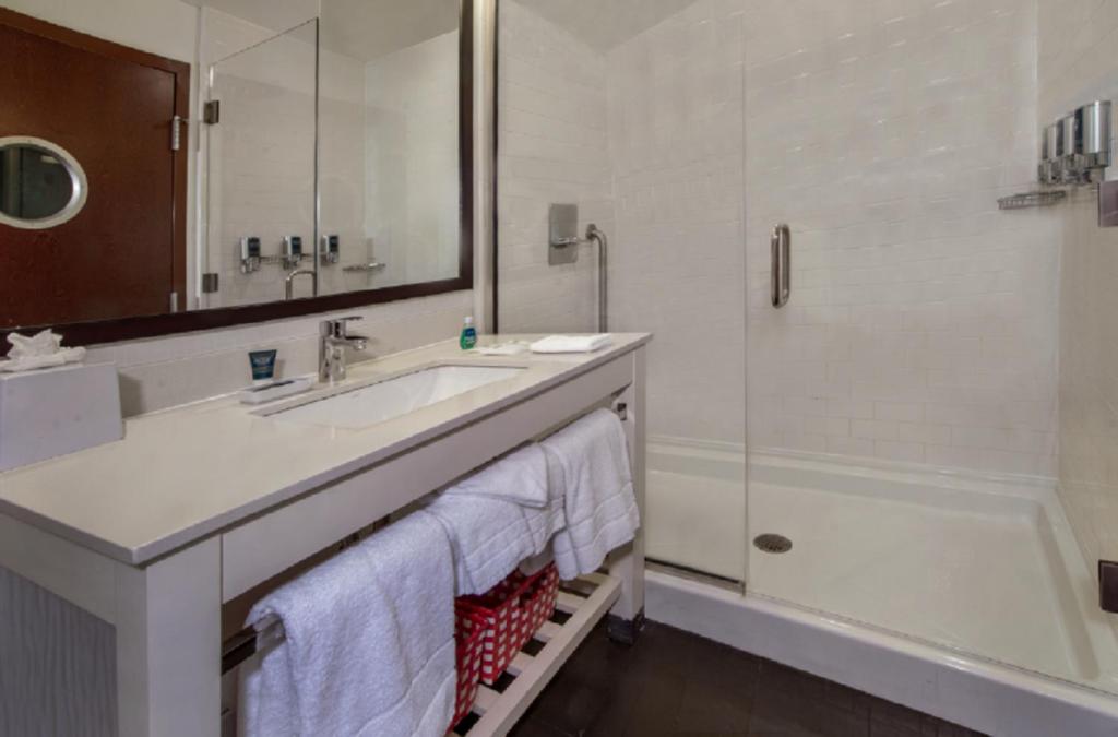 Four Points Philadelphia City Center - Double Room With Two Double Beds