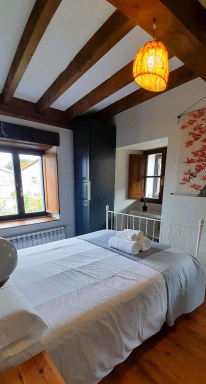 A bed or beds in a room at Gestiona2R - Casa rural Matias Mar y Montaña ideal Familias